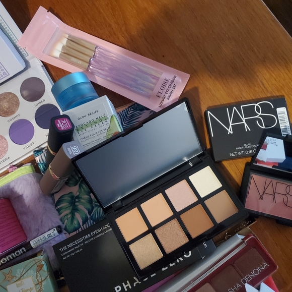 Makeup bundle - Picture 4 of 6